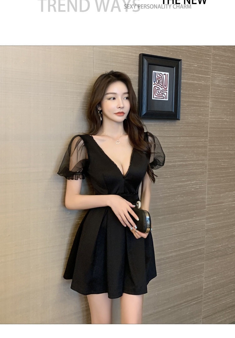 Váy Ngắn Nữ Cổ chữ V Tay Bồng Ôm Dáng Chữ A Phong Cách Gợi Cảm Màu Đen, Trắng chi tiết 2