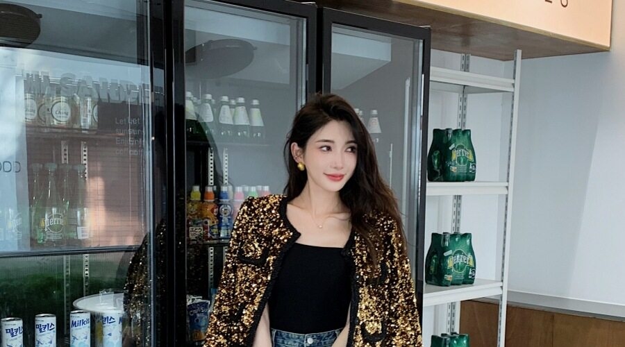 Áo Khoác Nữ Thu Đông Dáng Ngắn Cổ Tròn Tay Dài Đính Kim Sa Màu Vàng Kim, Đen