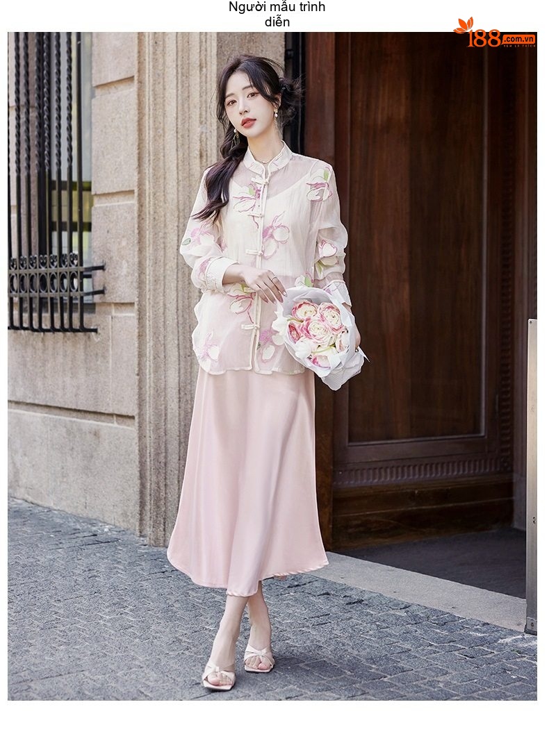 Áo Khoác Cardigan Nữ Mỏng Thêu Hoa Văn Gấm Nút Tàu Organza Chống Nắng Màu Kem chi tiết 10