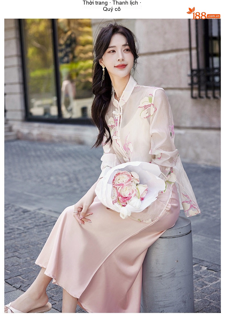 Áo Khoác Cardigan Nữ Mỏng Thêu Hoa Văn Gấm Nút Tàu Organza Chống Nắng Màu Kem chi tiết 11