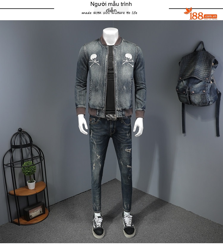 Áo Khoác Jean Nam Cổ Bóng Chày Thêu Đầu Lâu Slim Fit Màu Xanh Jean chi tiết 4