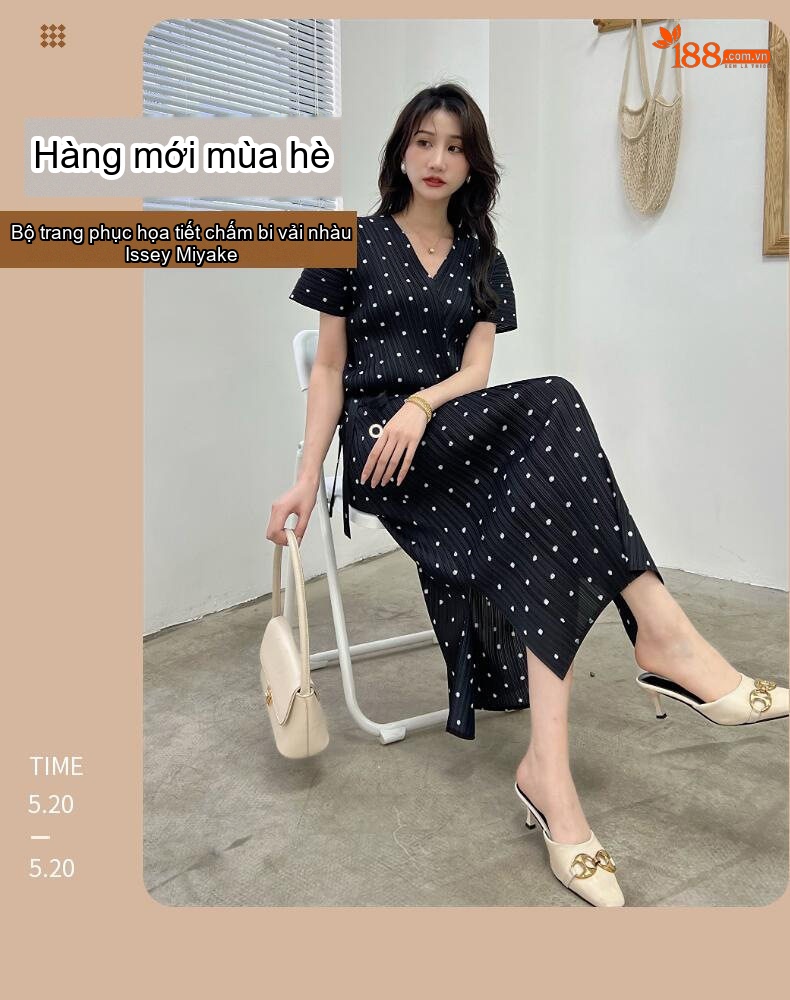 Bộ Đồ Nữ Áo Cổ chữ V và Chân Váy Xẻ Tà Họa Tiết Chấm Bi Dập Ly Màu Đen, Kem, Hồng chi tiết 1