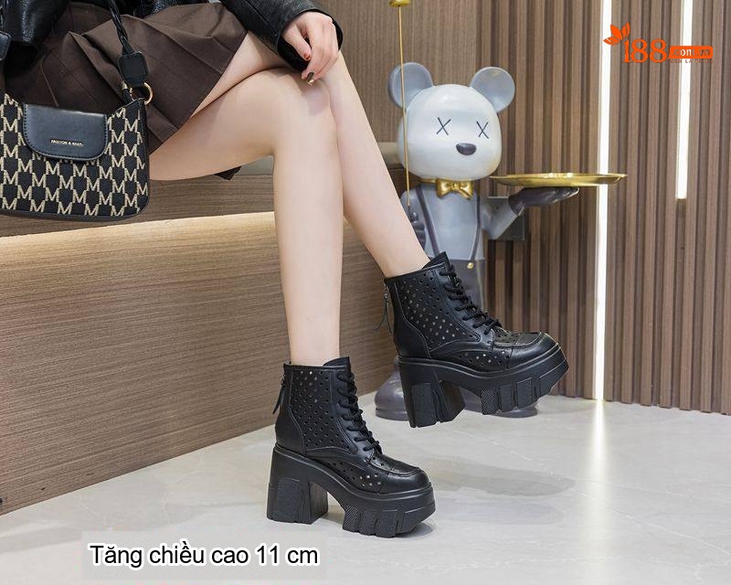 Boot Nữ Cổ Cao Da Thật Đục Lỗ Chiều Cao Đế 11cm Màu Đen, Trắng chi tiết 5