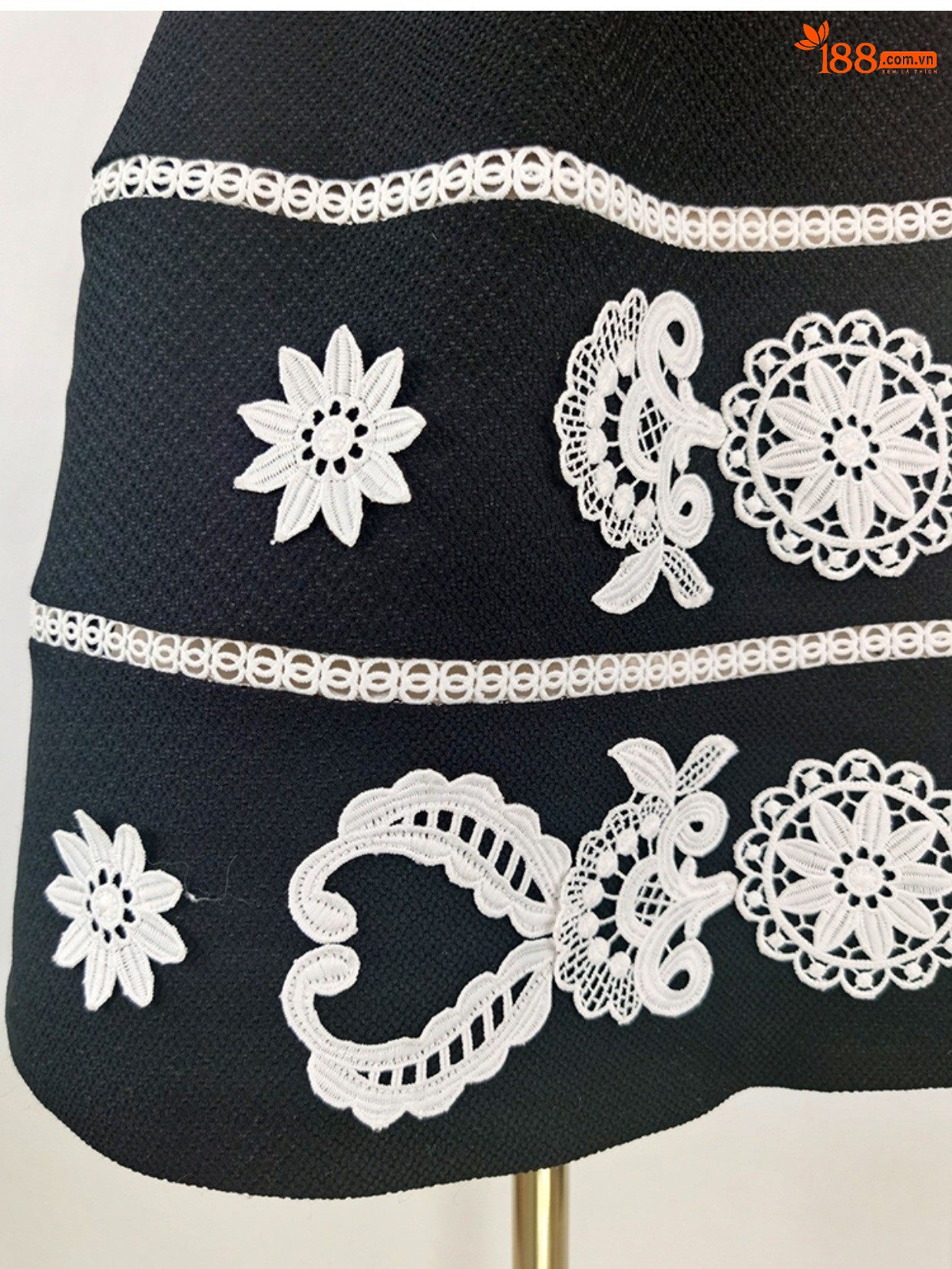 Đầm Vintage Cổ chữ Vuông Tay Phồng Thêu Hoa Thiết Kế Pháp Màu Đen chi tiết 10