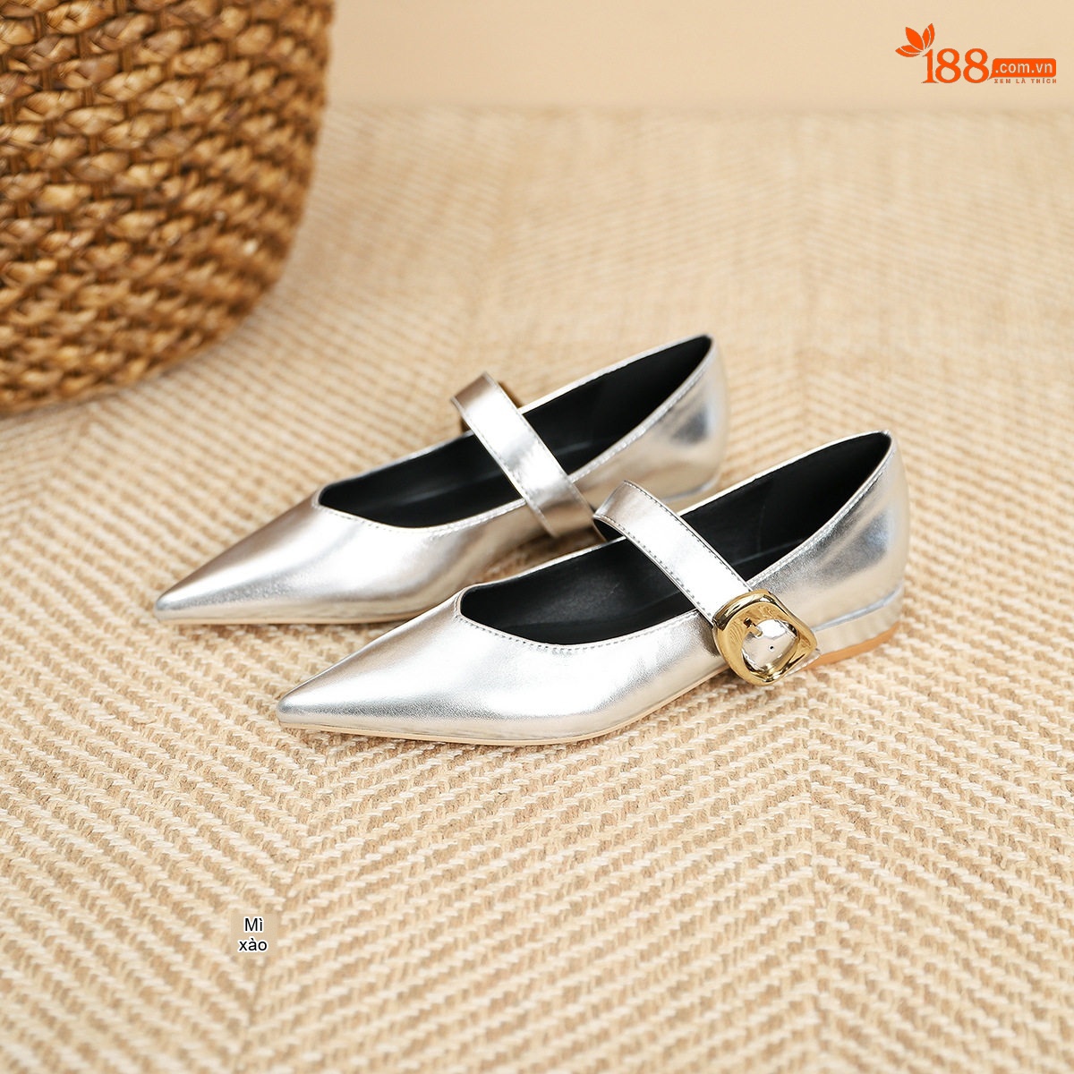 Giày Búp Bê Mary Jane Da Bóng Mũi Nhọn Chiều Cao Đế Khoảng 1cm Màu Đen, Trắng, Bạc