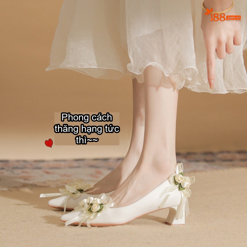 Giày Cao Gót Nữ Da Cừu Mũi Nhọn Chiều Cao Đế Khoảng 5cm Màu Trắng Đính Hoa