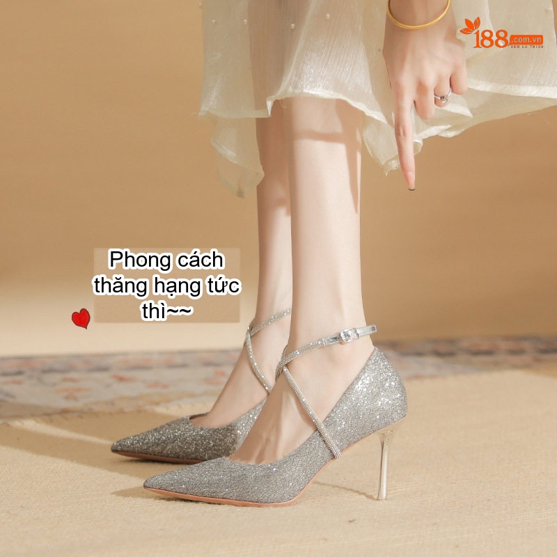Giày Cao Gót Nữ Da Cừu Mũi Nhọn Chiều Cao Đế Khoảng 7cm Đính Đá Lấp Lánh Màu Bạc