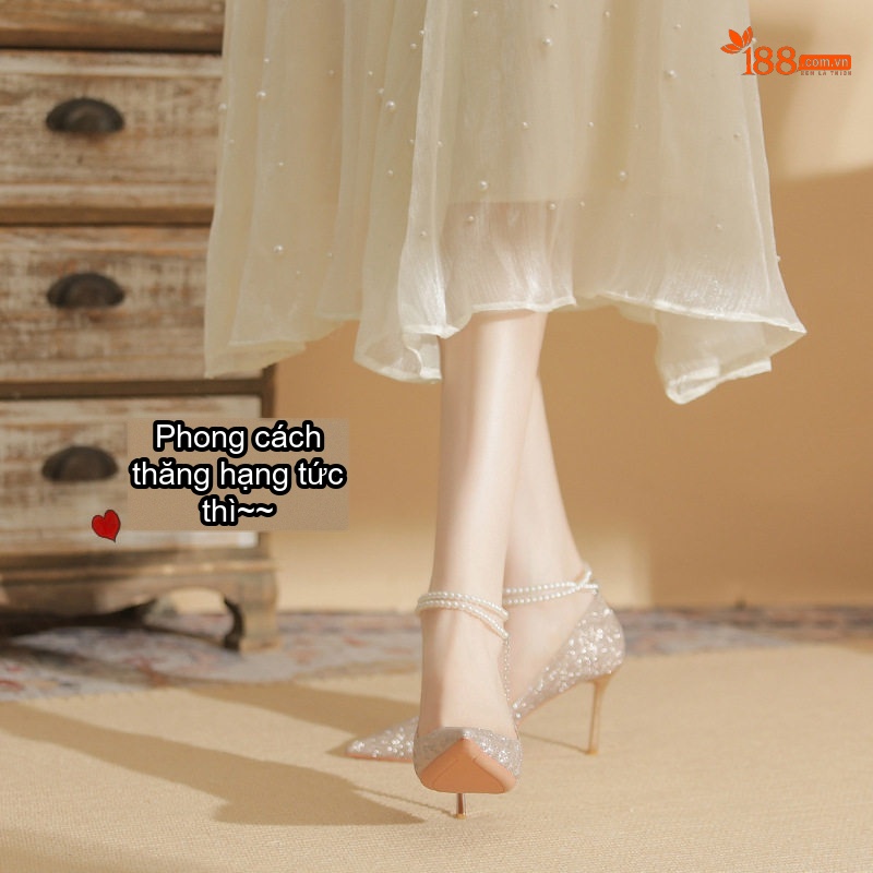 Giày Cao Gót Nữ Gót Nhọn Bề Mặt Lấp Lánh Chiều Cao Đế Khoảng 8cm Quai Ngọc Trai Màu Bạc