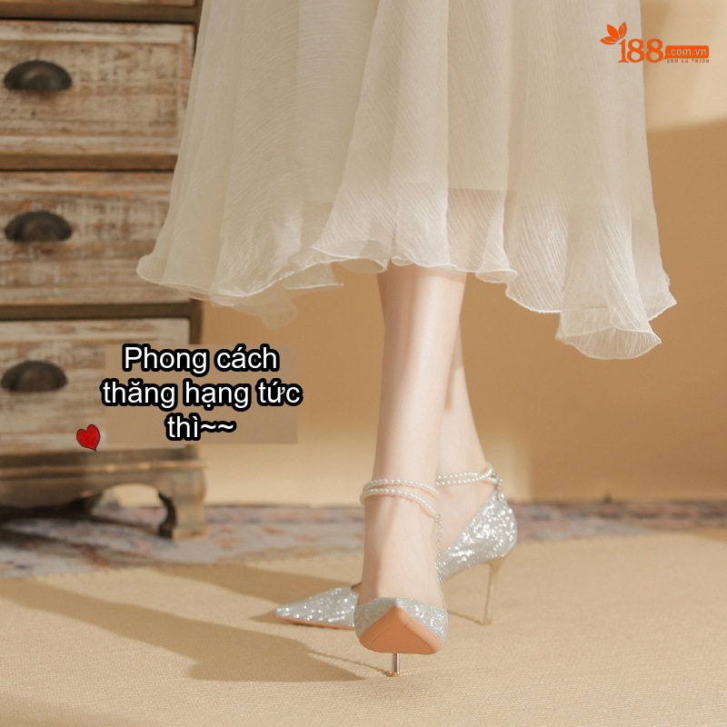 Giày Cao Gót Nữ Gót Nhọn Bề Mặt Lấp Lánh Chiều Cao Đế Khoảng 8cm Quai Ngọc Trai Màu Bạc
