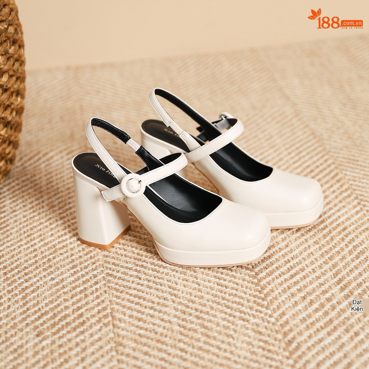 Giày Mary Jane Nữ Da Bóng Mũi Vuông Quai Ngang Chiều Cao Đế Khoảng 7cm Màu Đen, Trắng