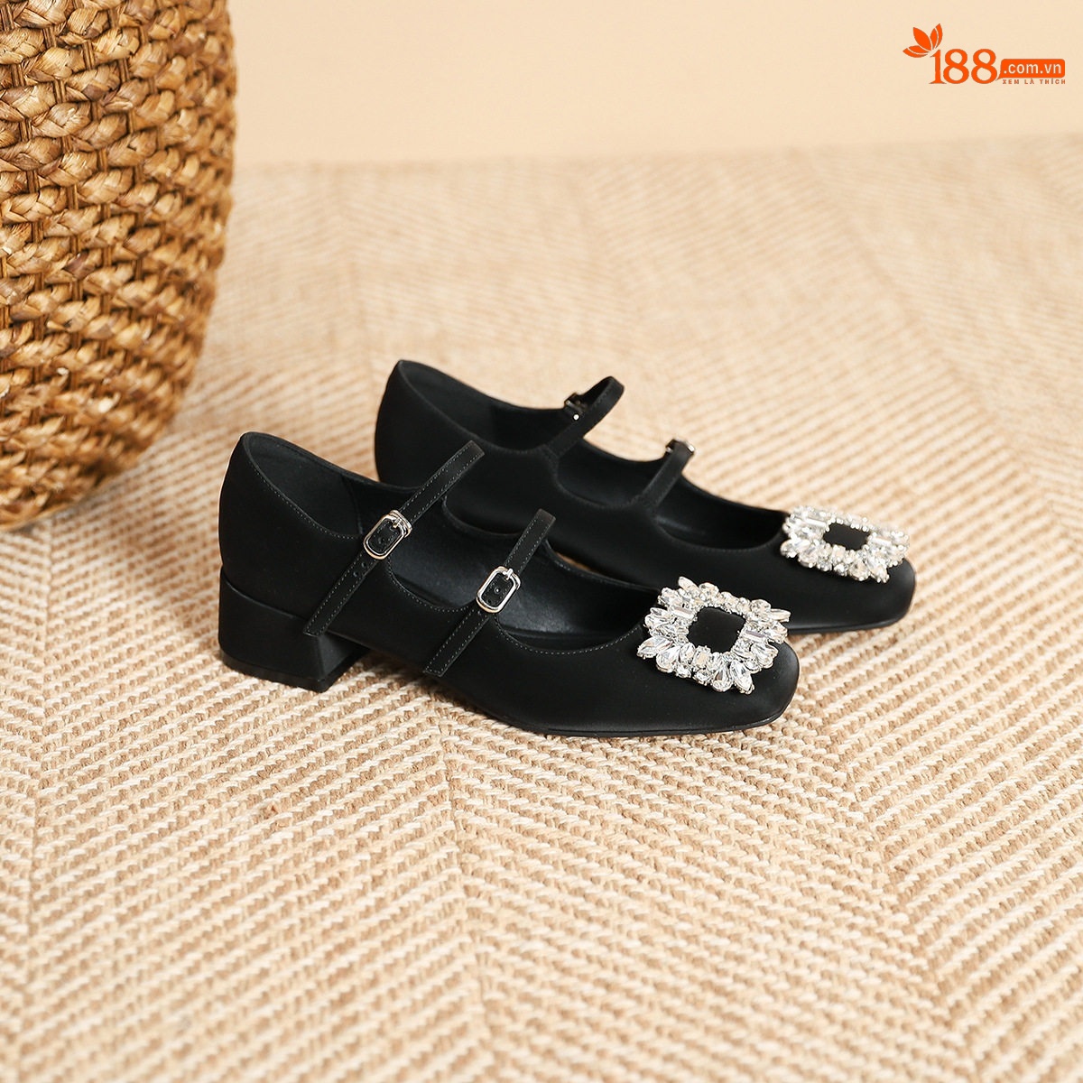 Giày Mary Jane Nữ Da Mờ Khóa Vuông Đính Đá Chiều Cao Đế Khoảng 4cm Màu Đen, Trắng