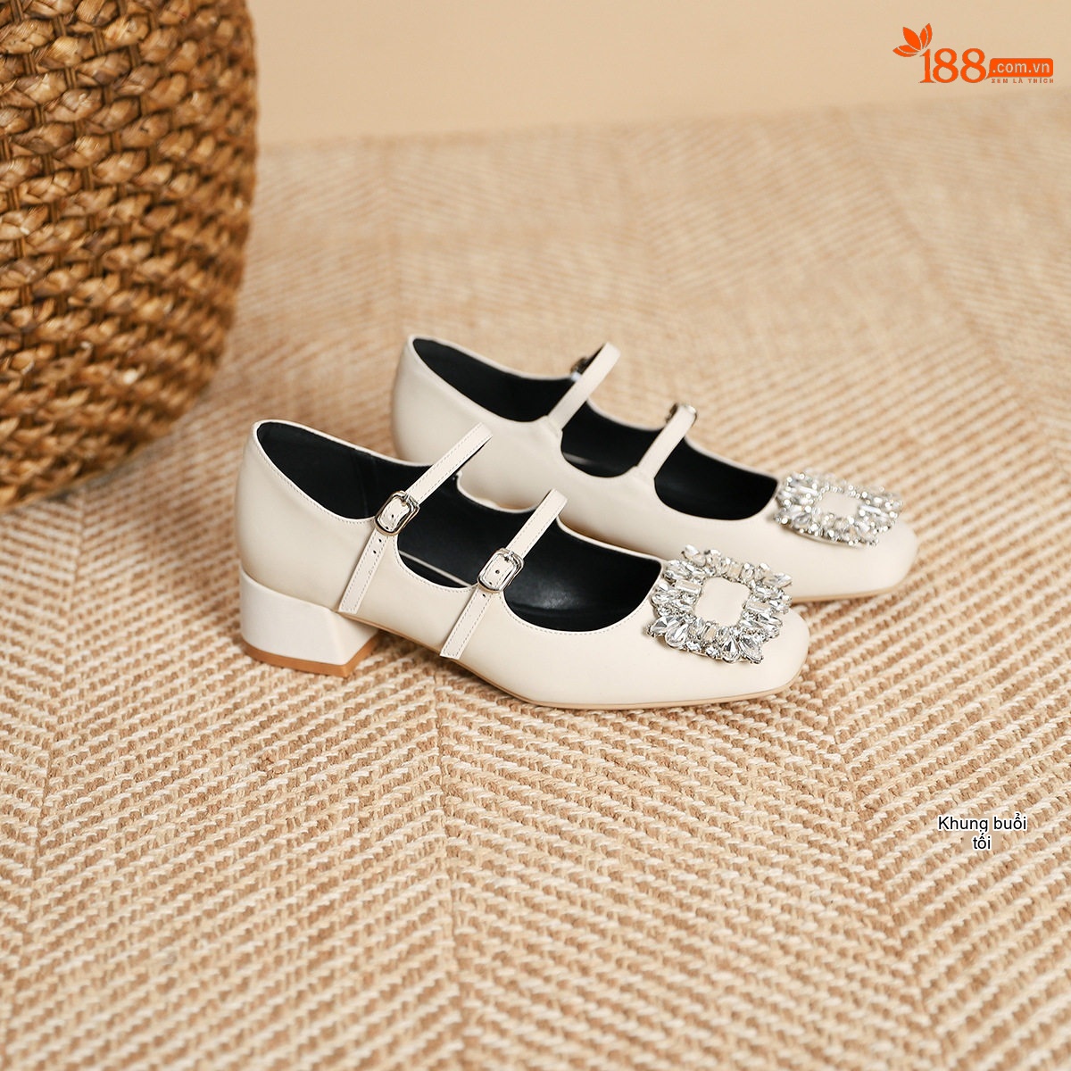 Giày Mary Jane Nữ Da Mờ Khóa Vuông Đính Đá Chiều Cao Đế Khoảng 4cm Màu Đen, Trắng