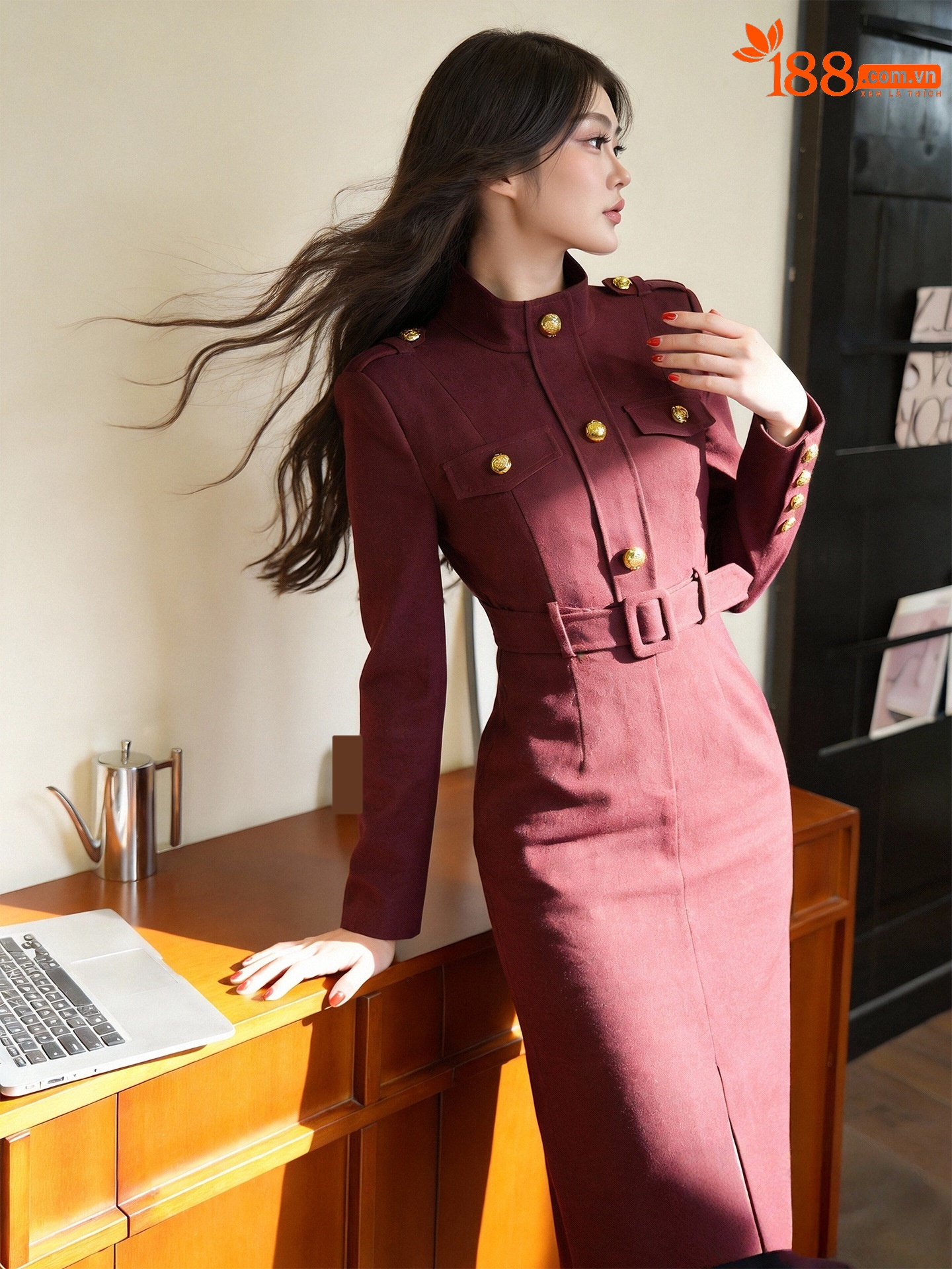 Đầm ôm body nữ công sở tay ngắn cổ tròn kiểu mới — Đỏ tím