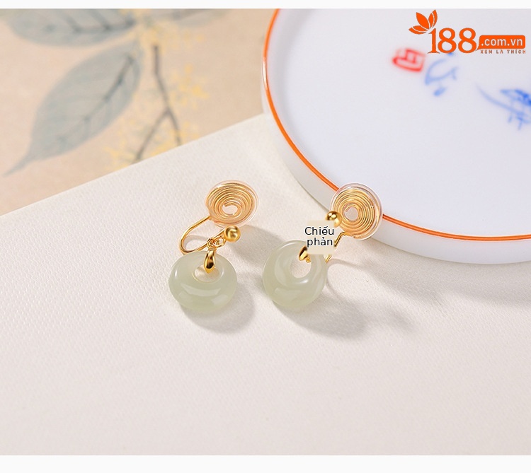 Bông tai kẹp bạc S925 mạ vàng đính ngọc bích hình khuyên an khang phong cách tân cổ điển — Kiểu kẹp tai chi tiết 4
