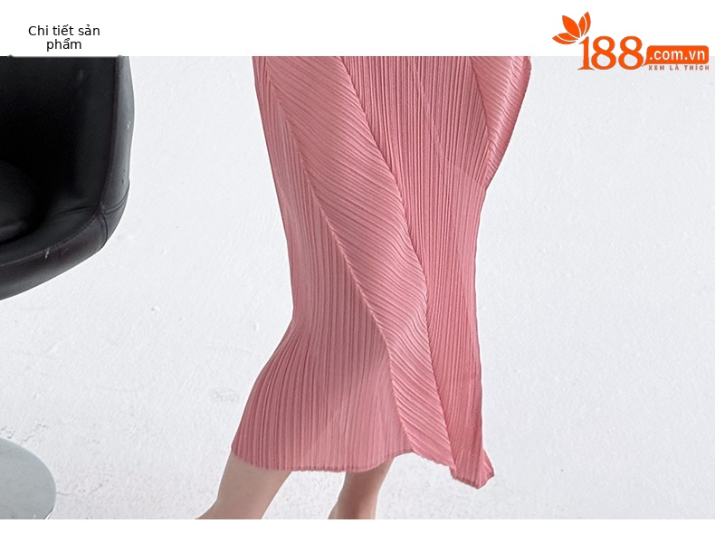Đầm maxi nữ tay ngắn thiết kế xếp ly Issey Miyake ôm eo — màu đen chi tiết 4