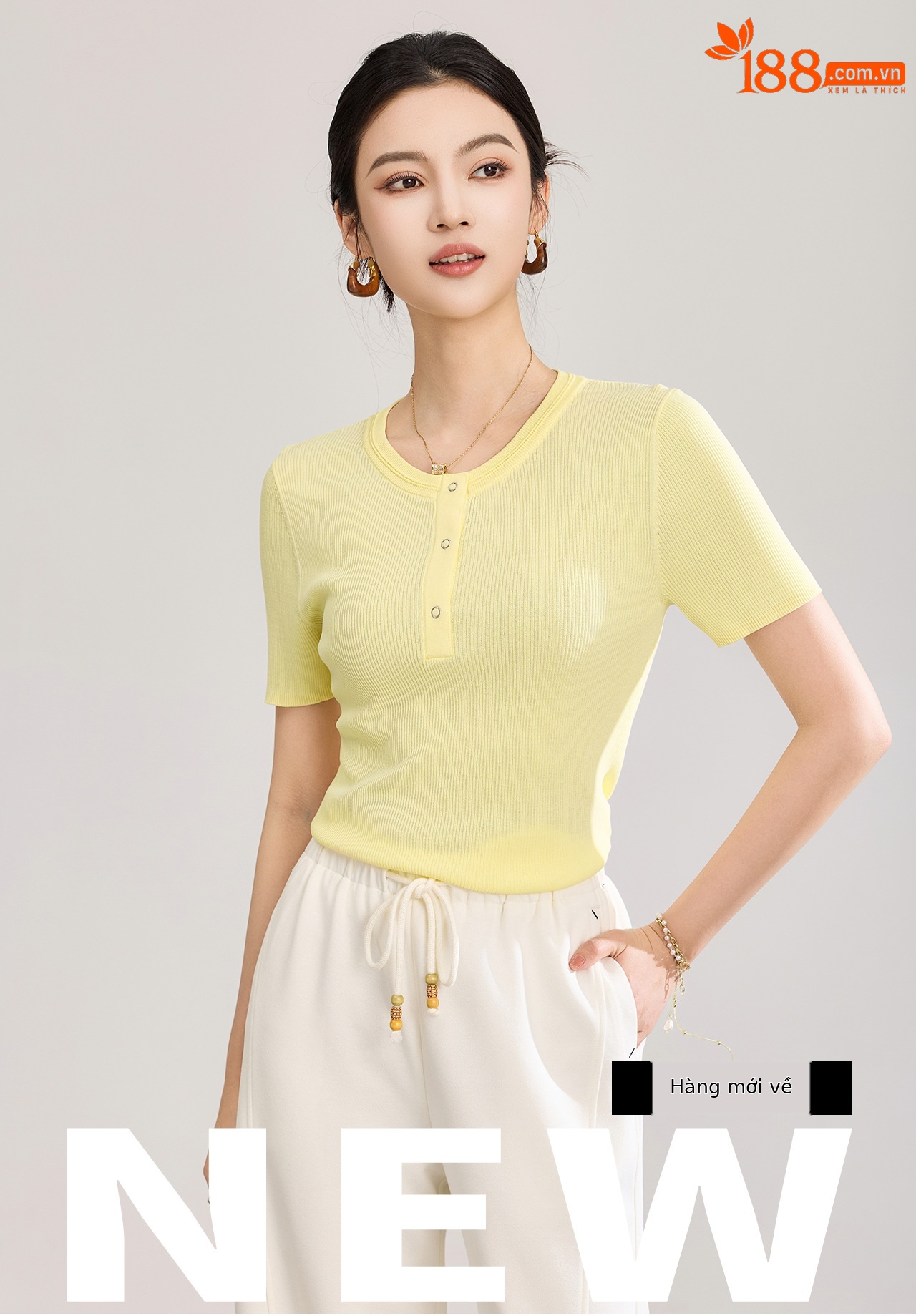 Áo thun nữ cổ tròn tay ngắn dệt kim siêu mịn form vừa vặn — màu đen chi tiết 1