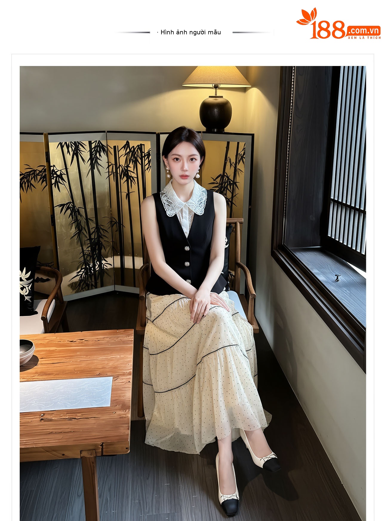Bộ váy chấm bi gồm áo vest không tay và chân váy midi — Váy trắng nửa gạo, bộ đồ, Áo khoác đen chi tiết 1