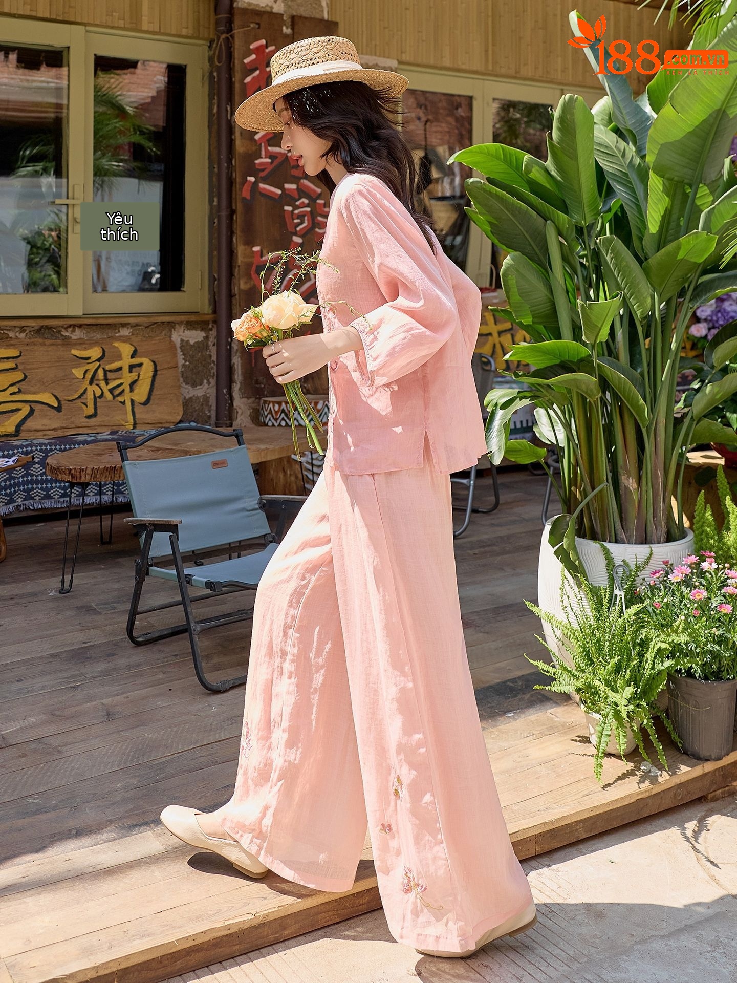 Bộ quần áo hai mảnh nữ chất liệu ramie thêu hoa, áo sơ mi phối quần ống rộng — Màu hồng, màu trắng
