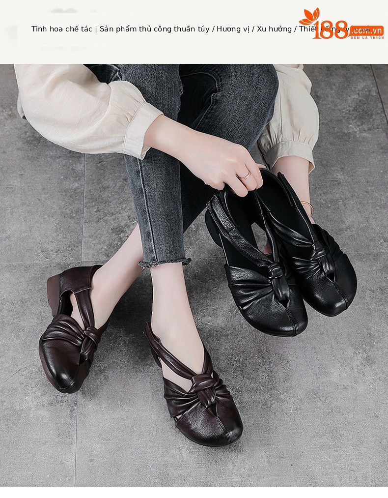 Sandal da bò thật thủ công quai chữ V bít mũi, gót thấp, khóa dán — màu đen chi tiết 1