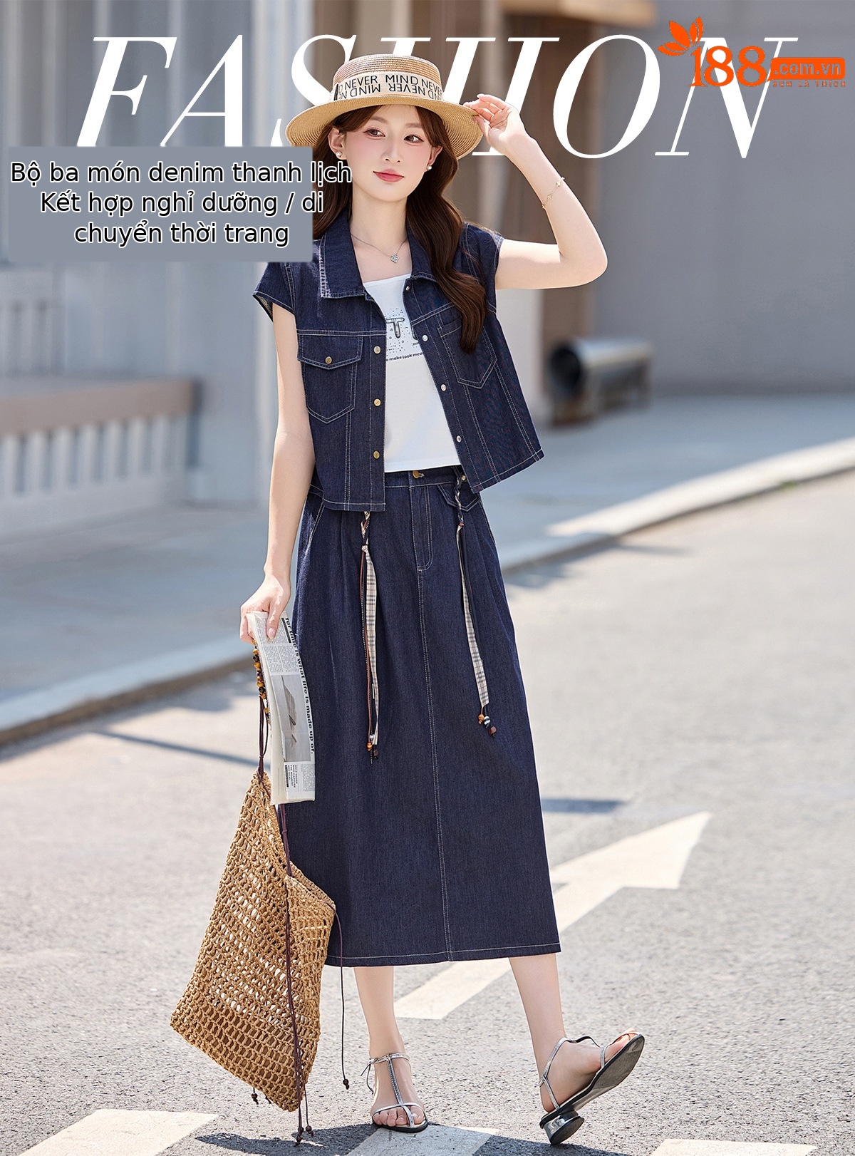 Bộ váy denim ba mảnh gồm áo khoác vest không tay, áo hai dây và chân váy midi — Màu ảnh chi tiết 1