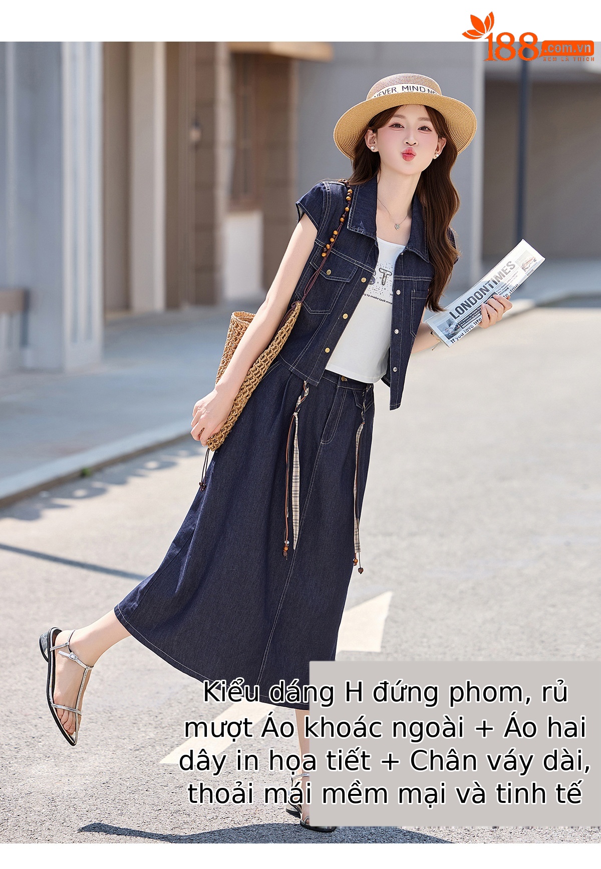 Bộ váy denim ba mảnh gồm áo khoác vest không tay, áo hai dây và chân váy midi — Màu ảnh chi tiết 5