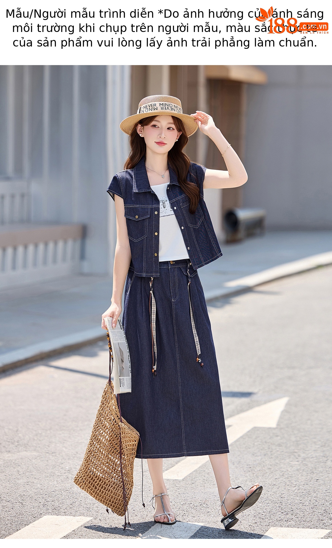 Bộ váy denim ba mảnh gồm áo khoác vest không tay, áo hai dây và chân váy midi — Màu ảnh chi tiết 13