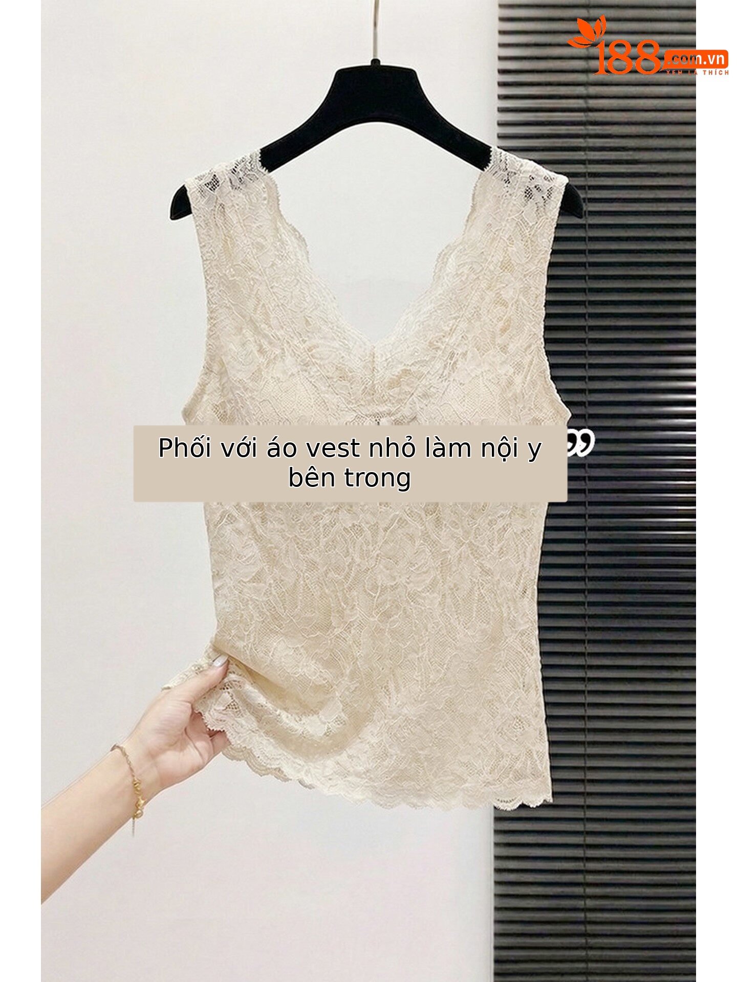 Áo hai dây ren cổ V nữ ôm sát không đường may, phối trong hoặc mặc ngoài — màu mơ
