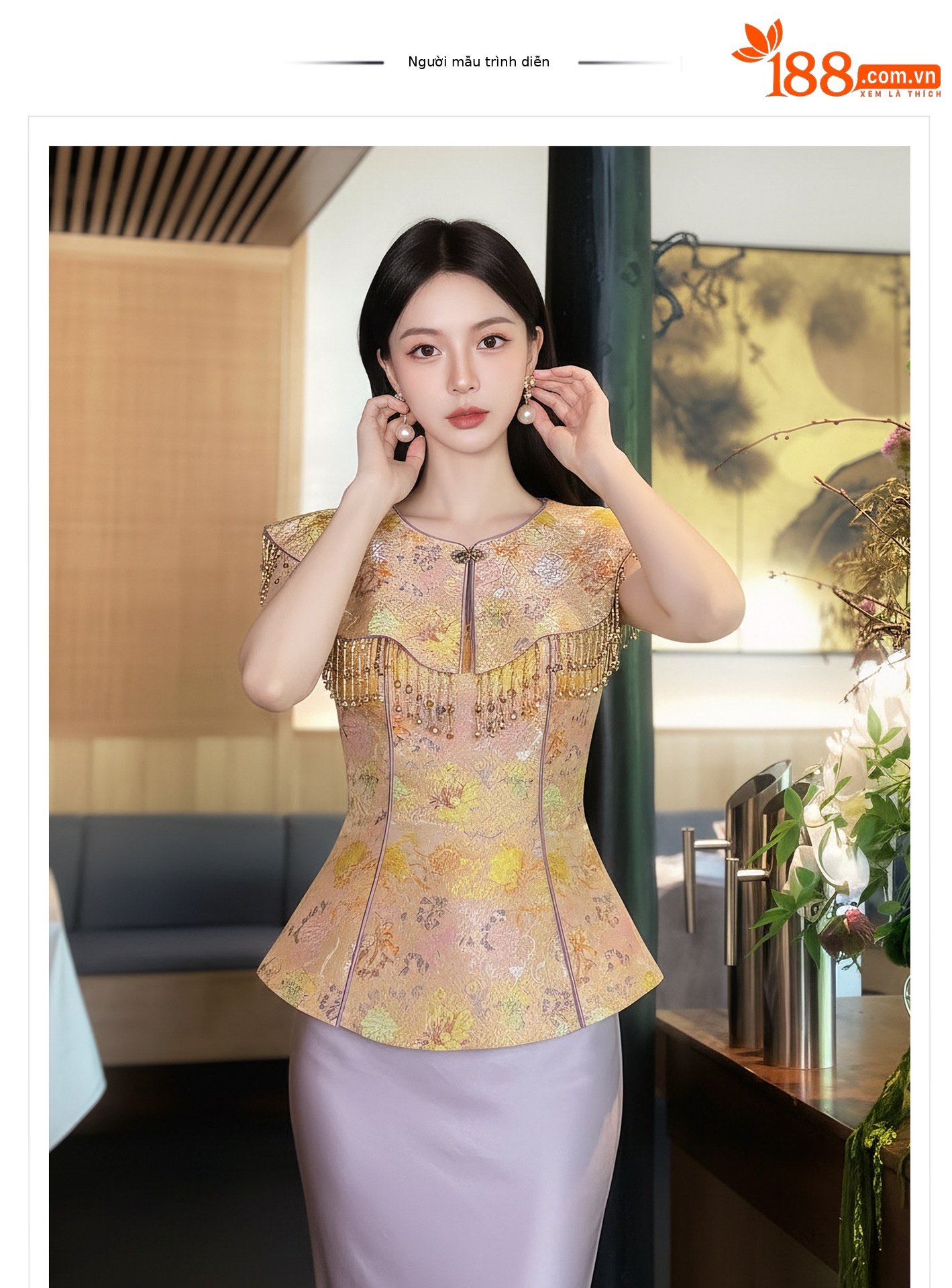 Bộ áo khoác gile và chân váy xếp ly phong cách Tân Trung Hoa, tay áo đính hạt và tua rua — bộ đồ, Màu tím nửa váy, Áo khoác vàng chi tiết 1