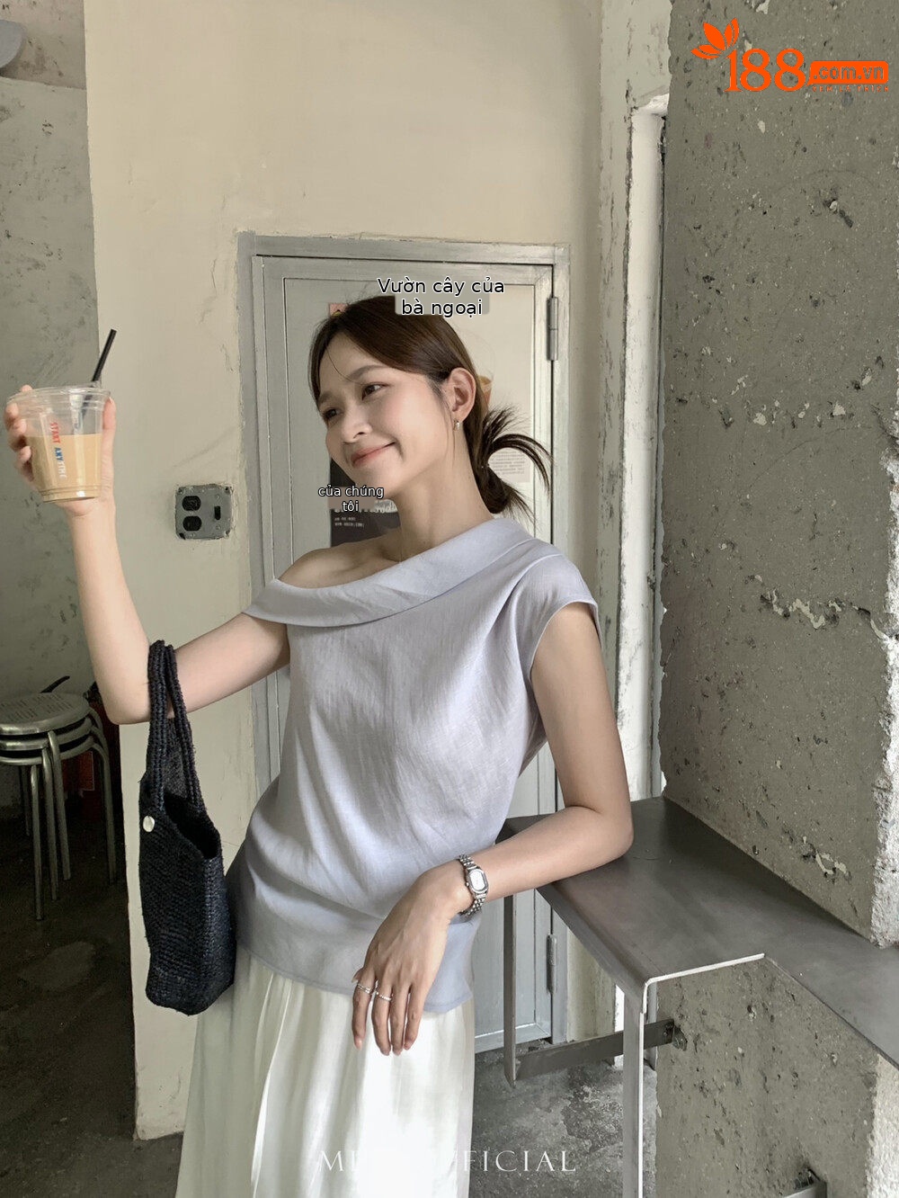 Áo croptop nữ tay ngắn cổ lệch vai, thiết kế bất đối xứng — Xanh da trờicolor, màu trắng, màu mơ chi tiết 33