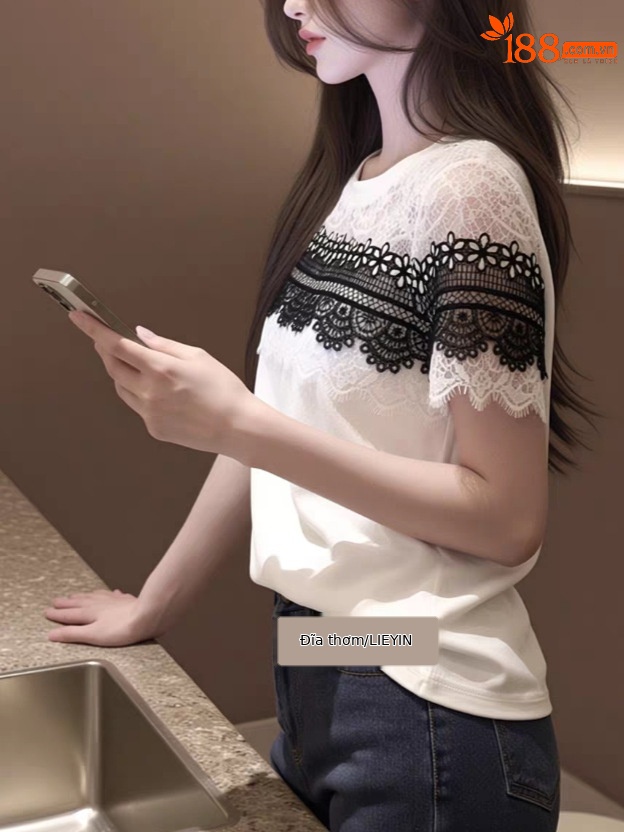 Áo thun nữ tay ngắn ren phối cổ tròn trắng thiết kế cao cấp — màu trắng