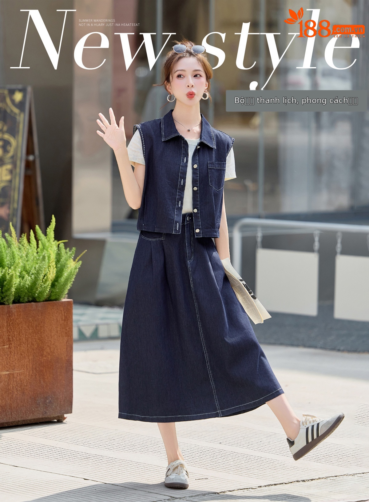 Bộ ba món thời trang nữ hè 2026: áo thun + áo khoác vest denim + chân váy midi — màu xanh nhạt, màu xanh đậm chi tiết 1