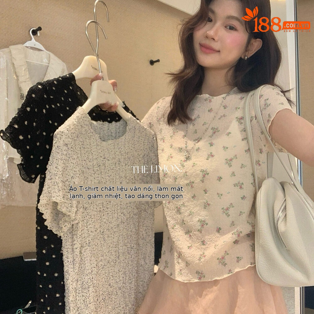 Áo thun nữ cổ tròn tay ngắn họa tiết hoa vụn nhí phối bèo nhún — Chấm nhỏ, Điểm sóng, Hoa vỡ