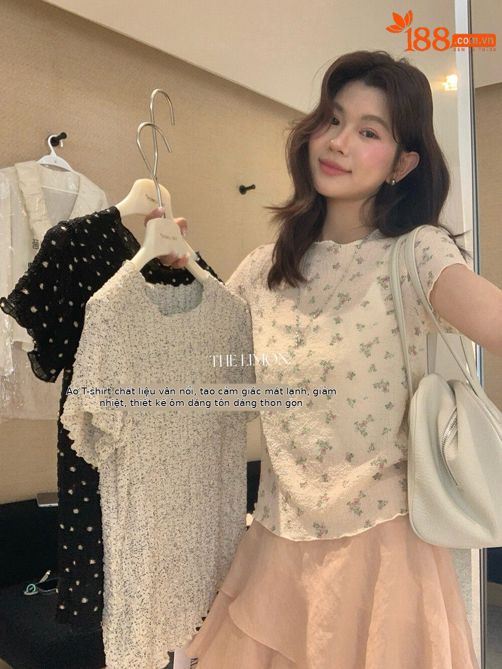 Áo thun nữ cổ tròn tay ngắn họa tiết hoa vụn nhí phối bèo nhún — Chấm nhỏ, Điểm sóng, Hoa vỡ chi tiết 4