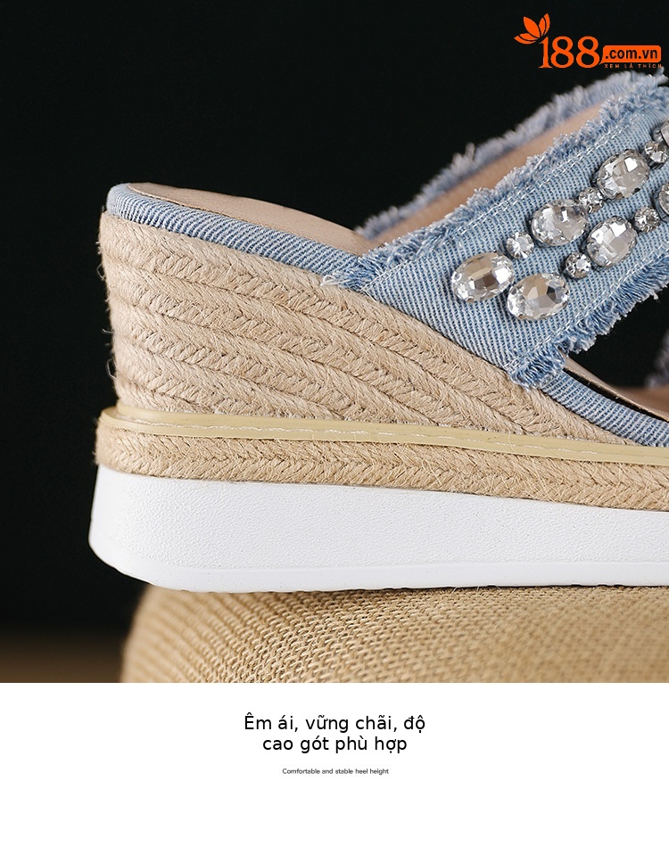 Dép sandal nữ quai ngang đế xuồng cao gót 9 cm, chất liệu denim phối đá đính và đế cói — Cao bồi xanh chi tiết 14