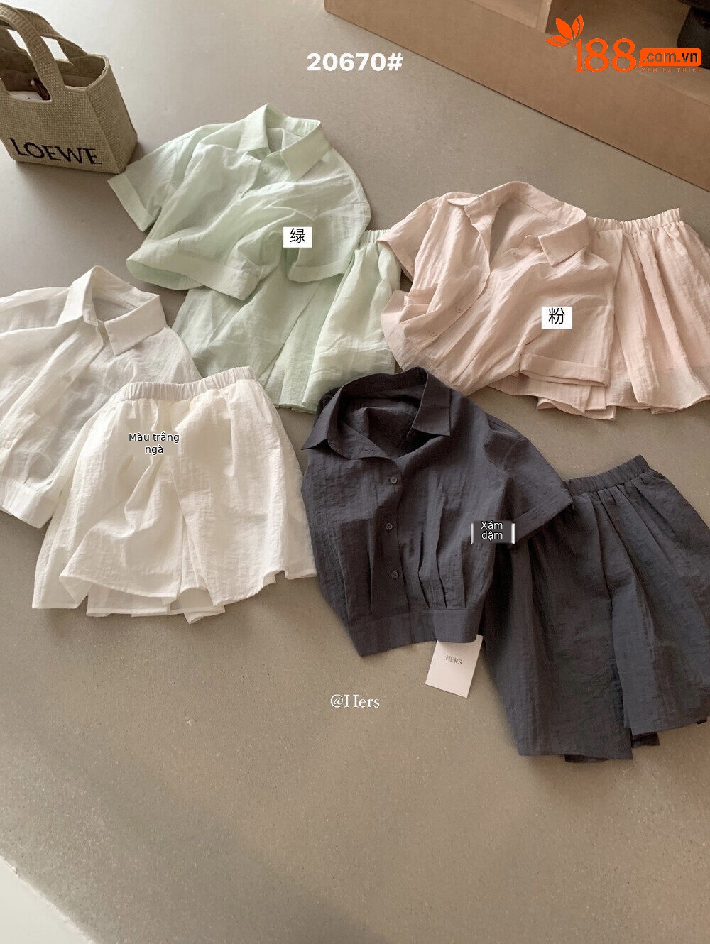 Bộ hai mảnh áo sơ mi ngắn phối quần short cạp chun nữ — xám đậm, màu hồng chi tiết 30