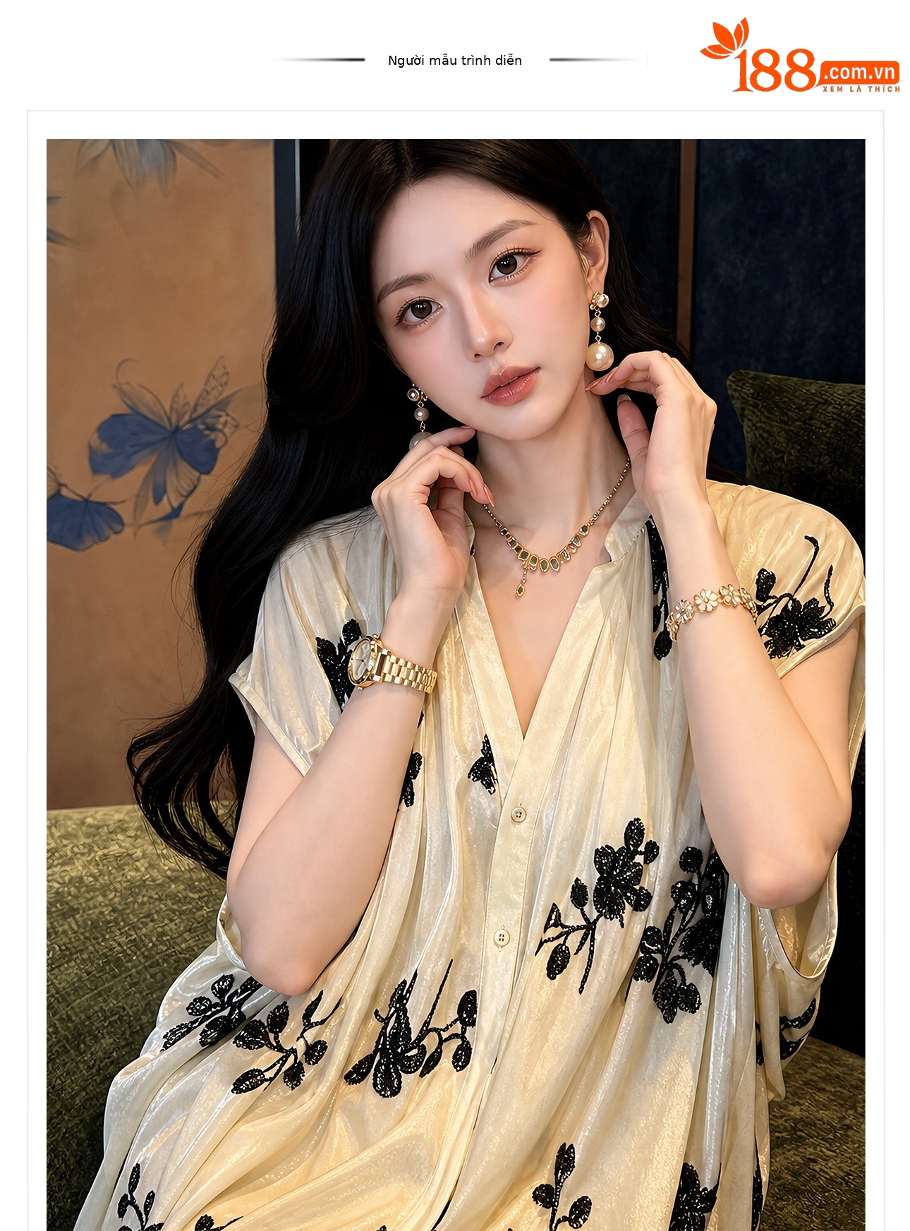 Đầm maxi nữ thắt eo phong cách tân Trung Hoa, cổ tròn, tay ngắn, thân suông, tùng váy xòe nhẹ, gấu váy xẻ tà, chất liệu voan mỏng phối ren thêu hoa và đính cườm lấp lánh — Vàng nhạt chi tiết 1