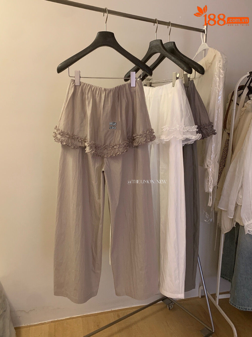 Quần culottes nữ ống rộng cạp cao phong cách Hàn Quốc, thiết kế giả hai lớp viền bèo nhún — màu trắng, màu xám, màu kaki chi tiết 26