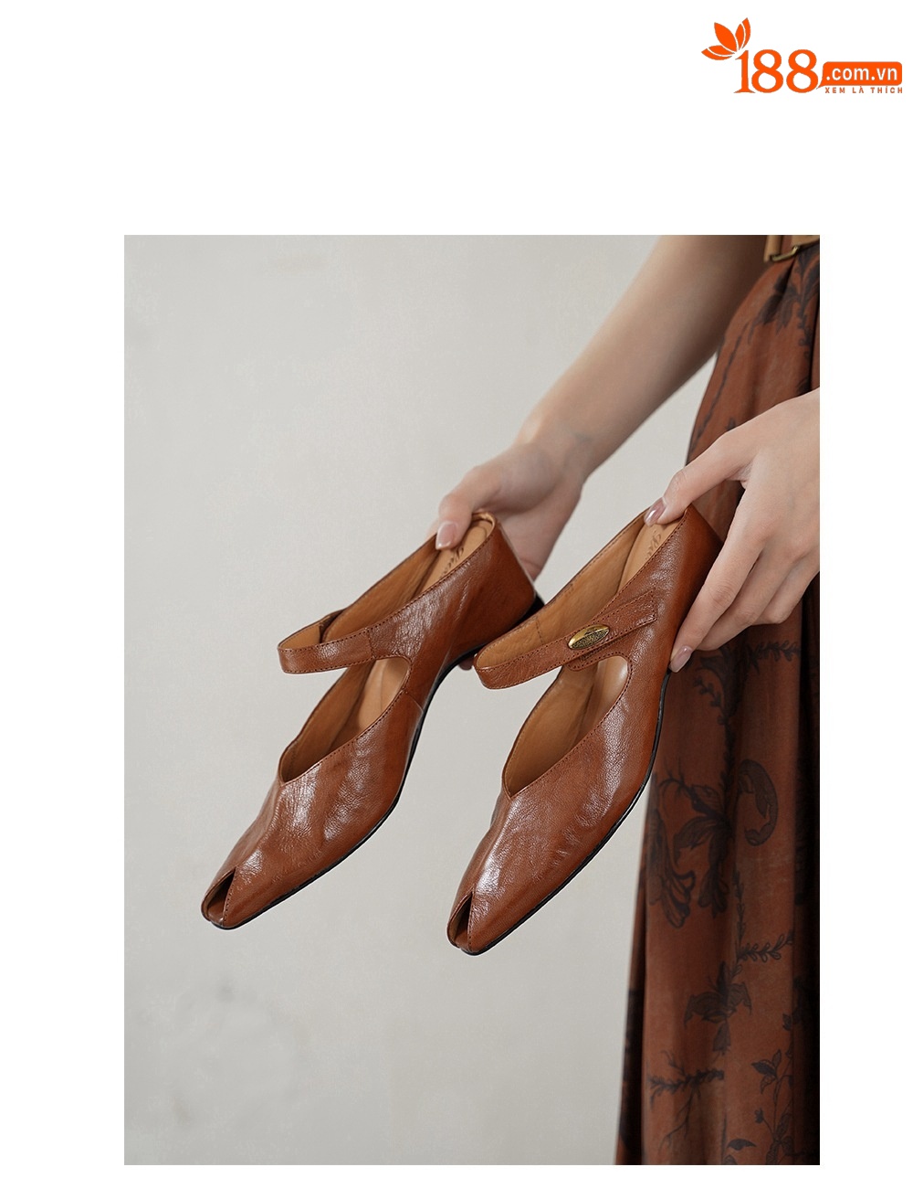 Sandal nữ mũi nhọn quai ngang gót vuông 7 cm da cừu — đen chi tiết 3