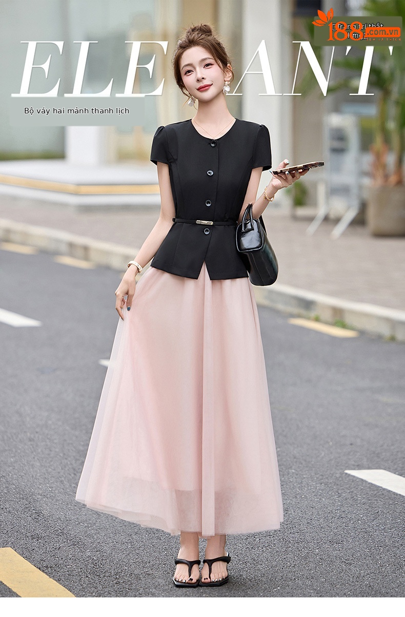 Bộ váy hai mảnh nữ cổ V thắt dây eo, áo sơ mi phối chân váy midi — màu đen chi tiết 1