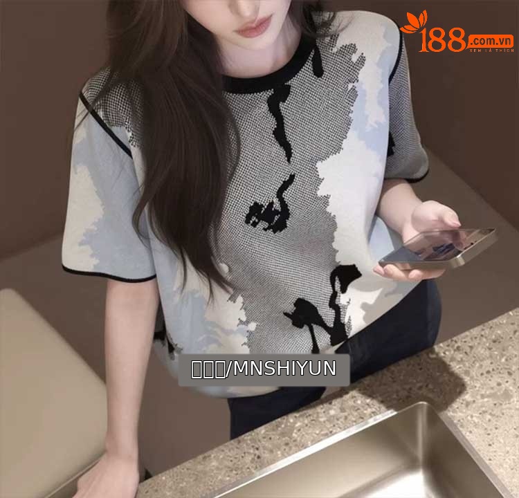 Áo thun nữ cổ tròn tay lỡ phong cách casual rộng rãi — Màu ảnh chi tiết 5