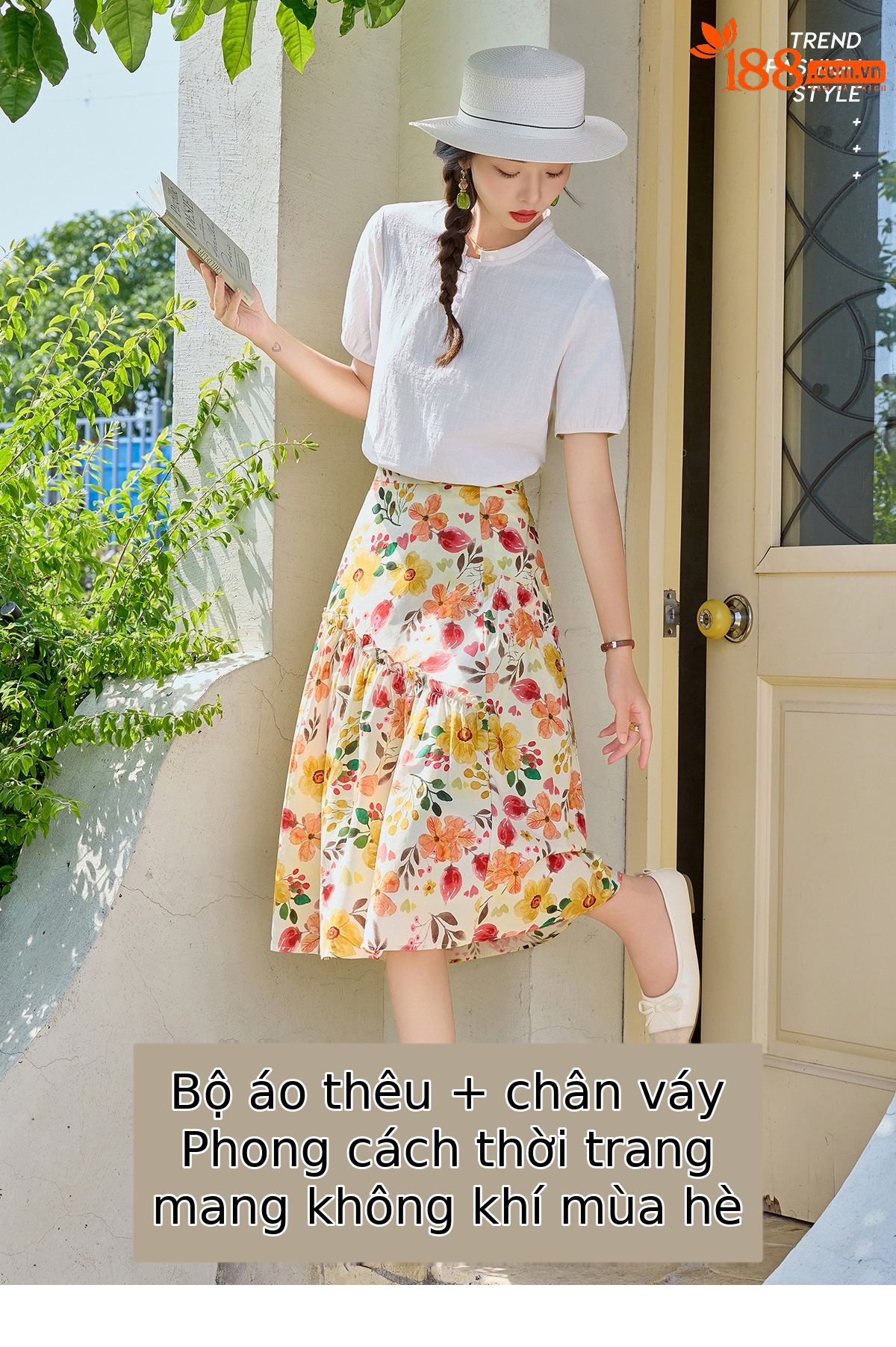 Bộ váy hai mảnh gồm áo thun và chân váy chữ A họa tiết hoa, cạp cao, dáng suông dài — Màu ảnh chi tiết 1