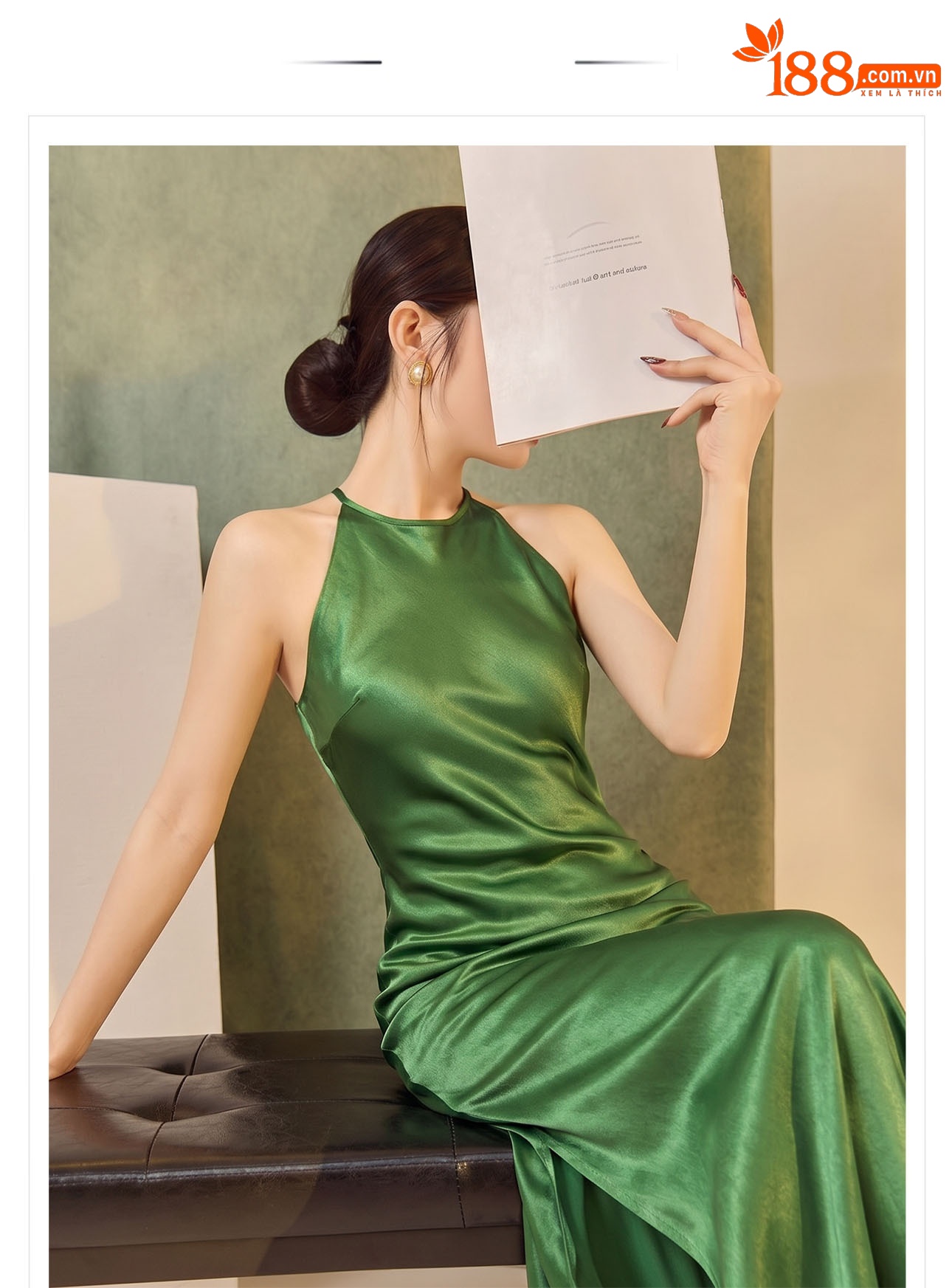 Đầm maxi thắt eo xếp ly cắt chéo — màu xanh đậm chi tiết 1