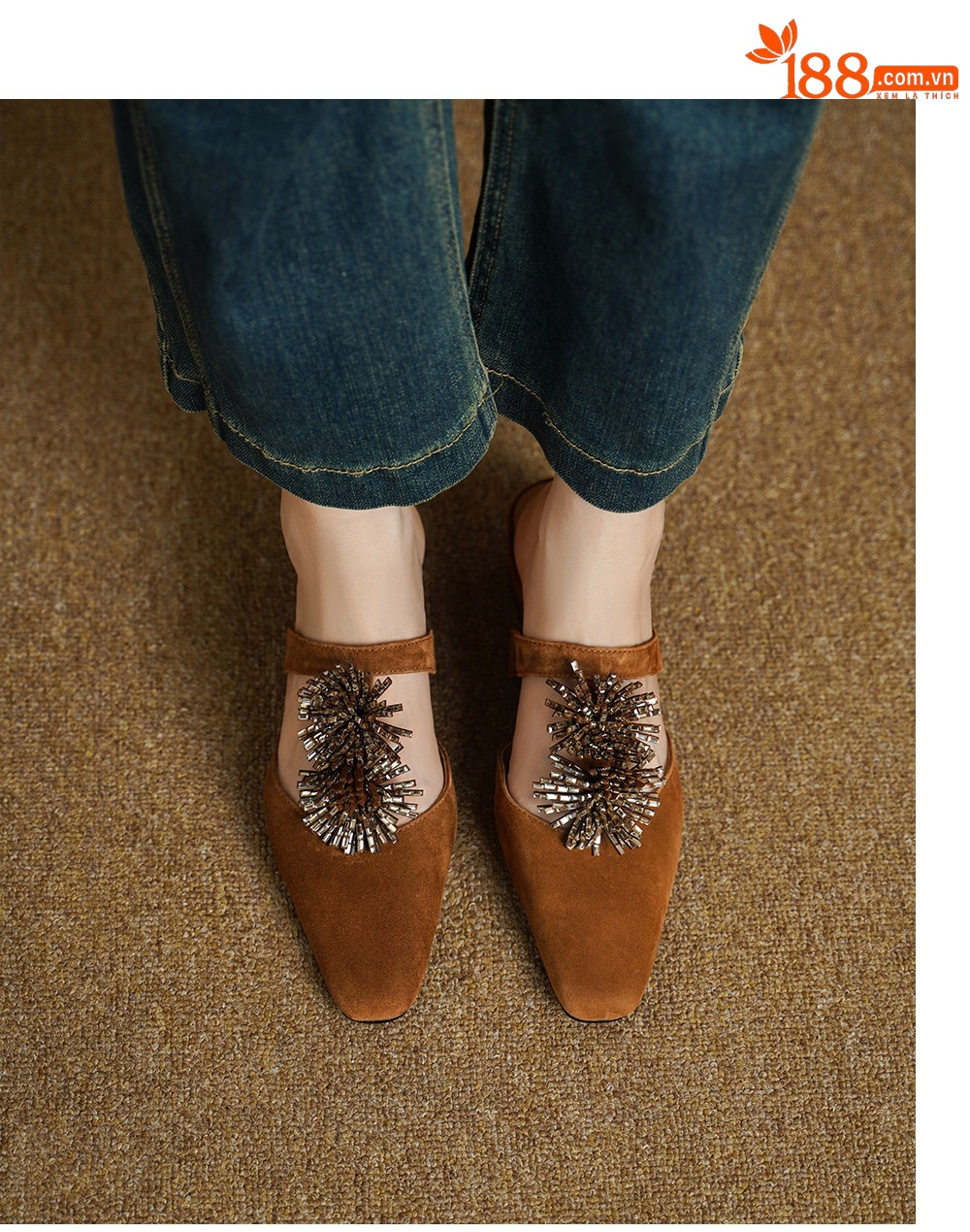 Dép sandal nữ xỏ ngón đế bệt mũi nhọn đính đá pháo hoa họa tiết hoa — Màu caramel cừu lật chi tiết 4