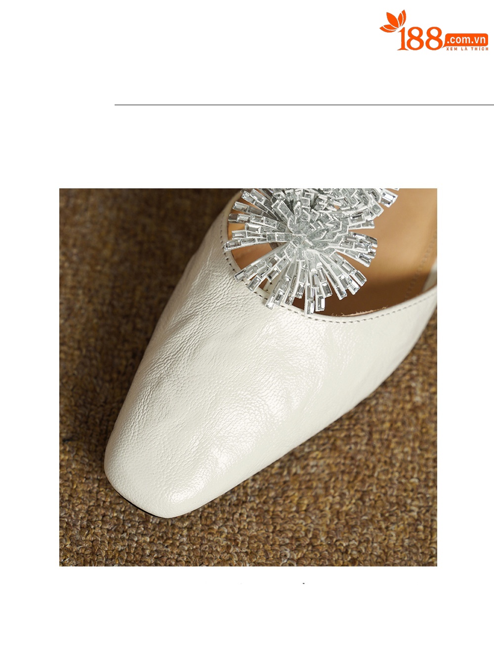 Dép sandal nữ xỏ ngón đế bệt mũi nhọn đính đá pháo hoa họa tiết hoa — Màu caramel cừu lật chi tiết 17