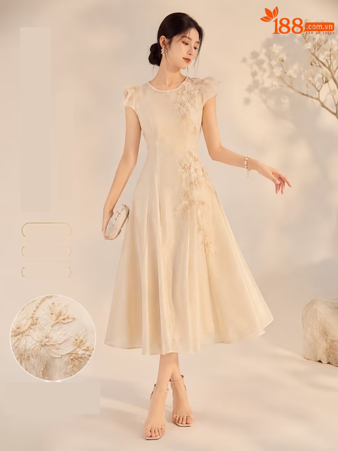 Váy dài cổ tròn thêu hoa ngọc lan lập thể kèm thắt lưng — Sữa hạnh nhân chi tiết 1