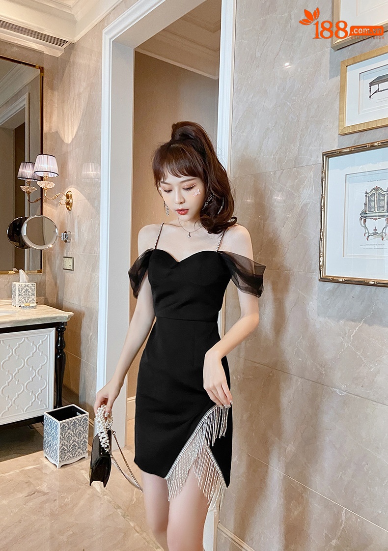 Váy maxi nữ thắt eo phong cách quý tộc, cổ yếm dây quai, tua rua không đối xứng, phù hợp dáng người nhỏ nhắn — Màu đen chi tiết 26