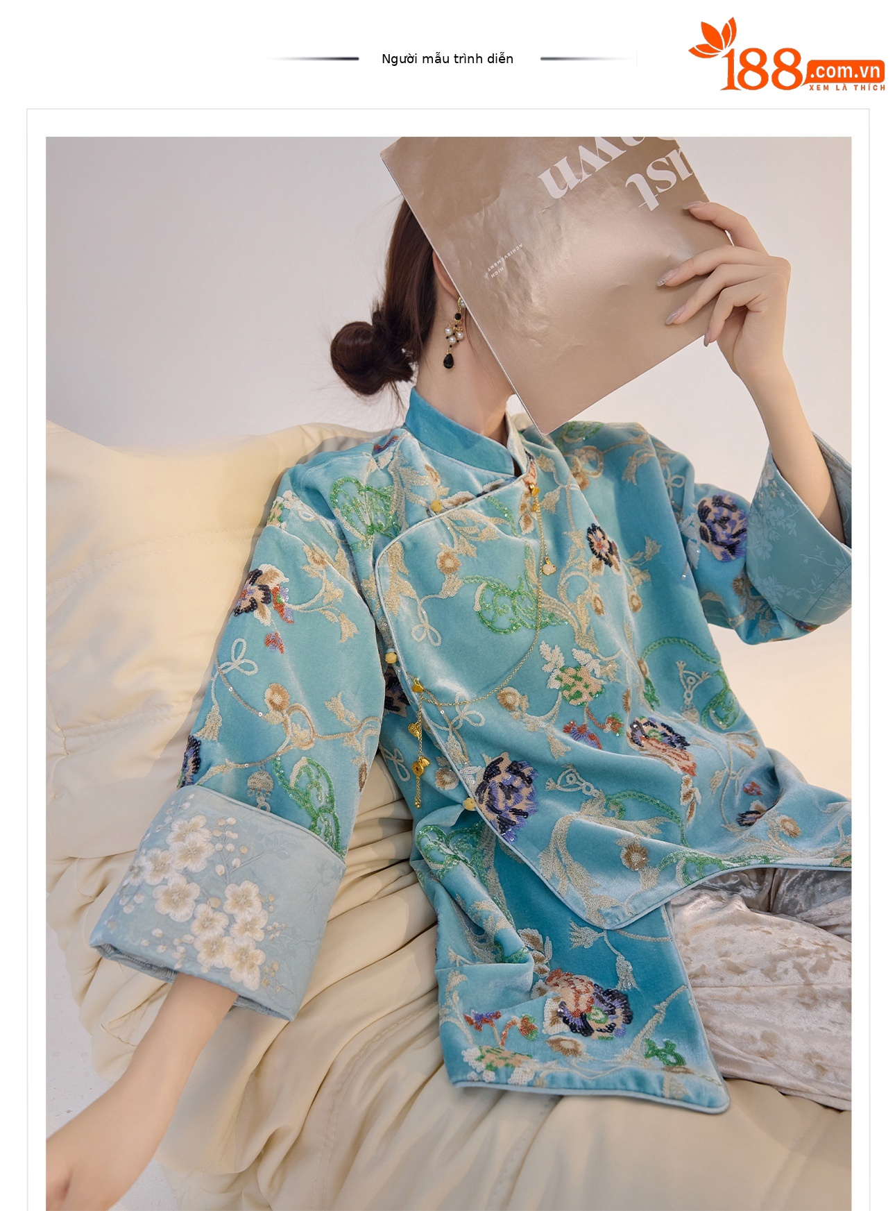 Áo sơ mi satin thêu hoa phong cách Trung Hoa cổ tiền M3003 — Màu xanh nước hồ chi tiết 1