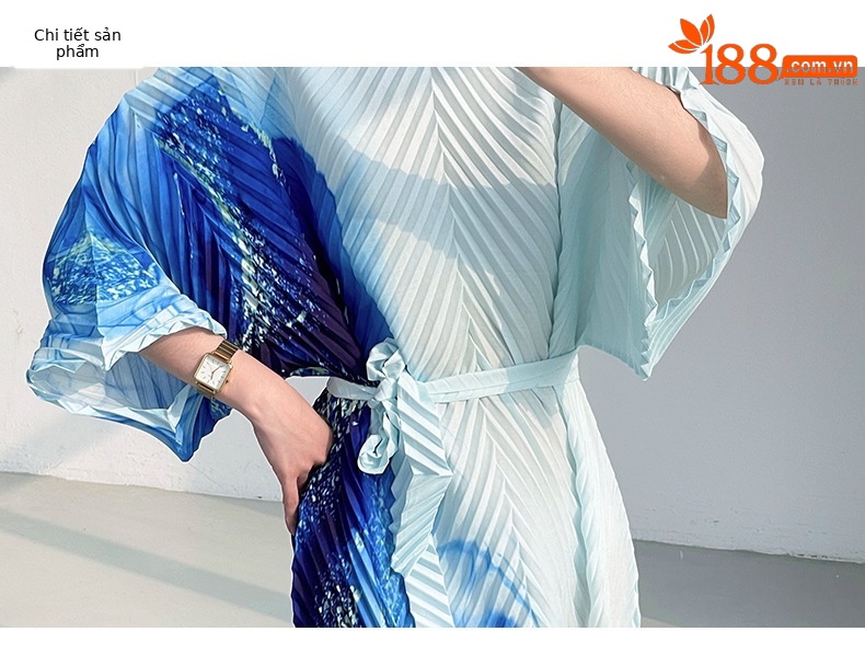 Váy maxi xếp ly in họa tiết cao cấp, chít eo thon gọn, phong cách thanh lịch — Màu xanh lam chi tiết 3