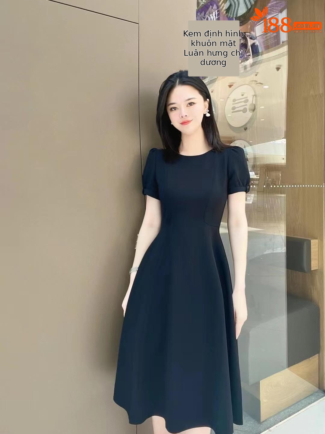 Váy liền nữ cổ tròn kiểu Pháp eo bong bóng tay ngắn — Màu đen