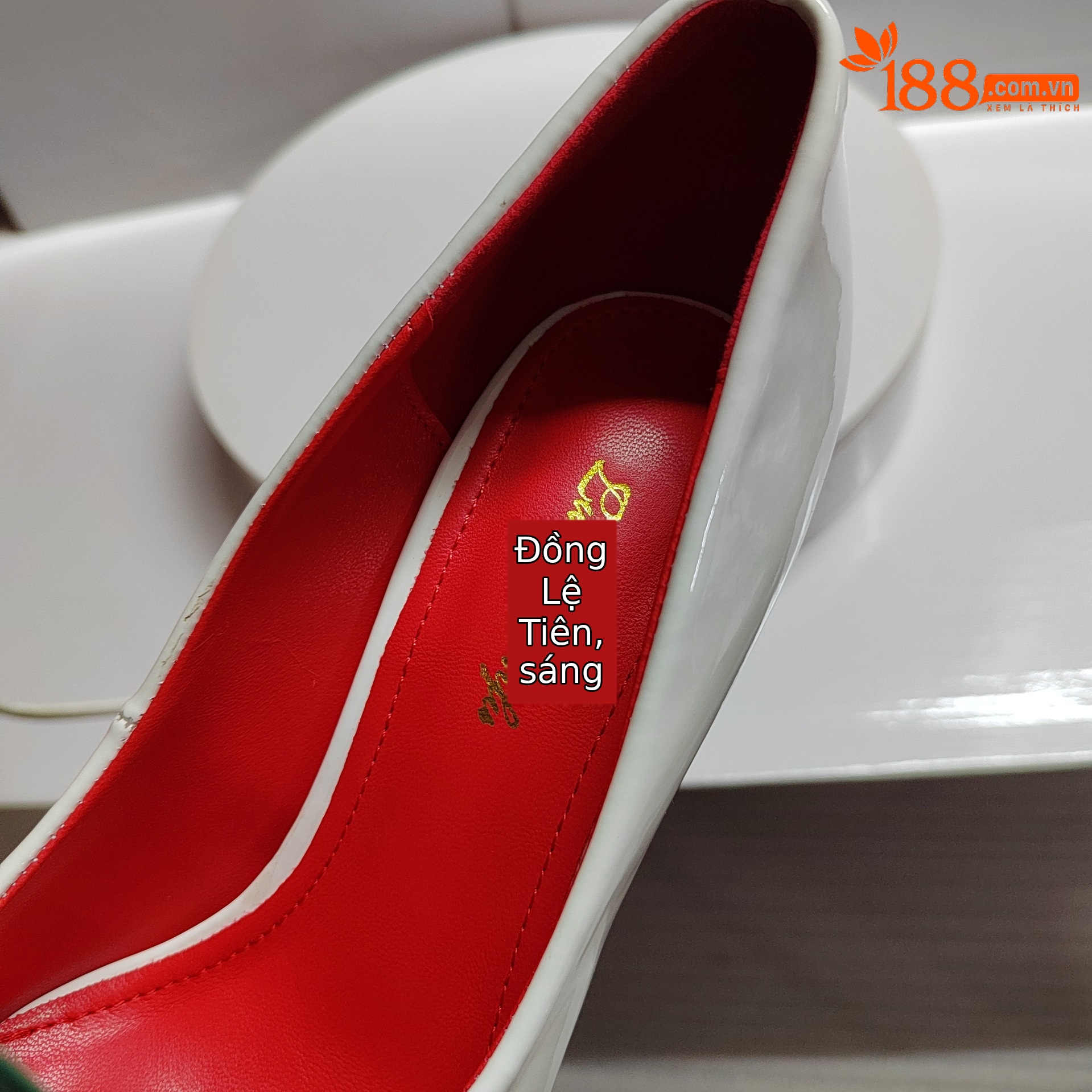 Giày cao gót nữ mũi nhọn gót thép 30 cm phong cách Âu Mỹ — Trắng (bên trong màu đỏ) chi tiết 5